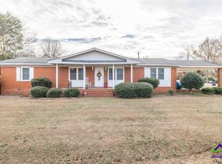 188 E Lewis St, Cochran, GA 31014