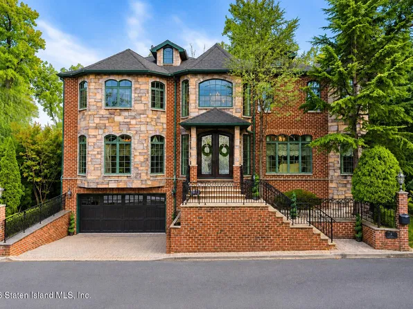 18 Ivan Ct, Staten Island, NY 10309
