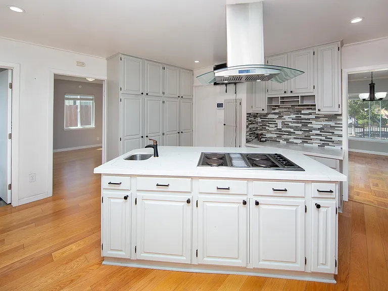 330 Beverly Ave — Photo 27