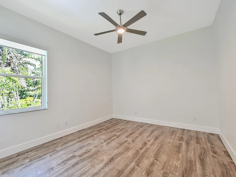 4231 Crayton Rd — Photo 33