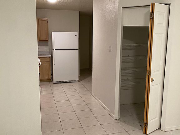 5th image of 6415 La Habra Ln NE