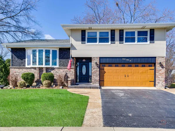 2042 S Goebbert Rd, Arlington Heights, IL 60005