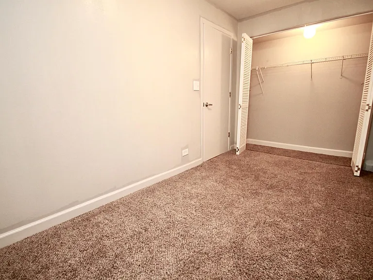2801 W Logan Blvd #G — Photo 24