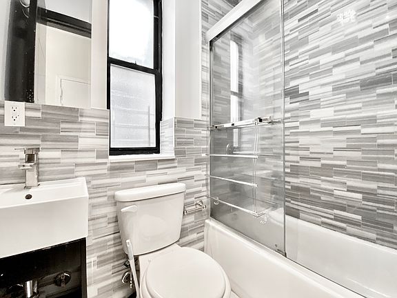 4th image of 932 Amsterdam Ave #5M