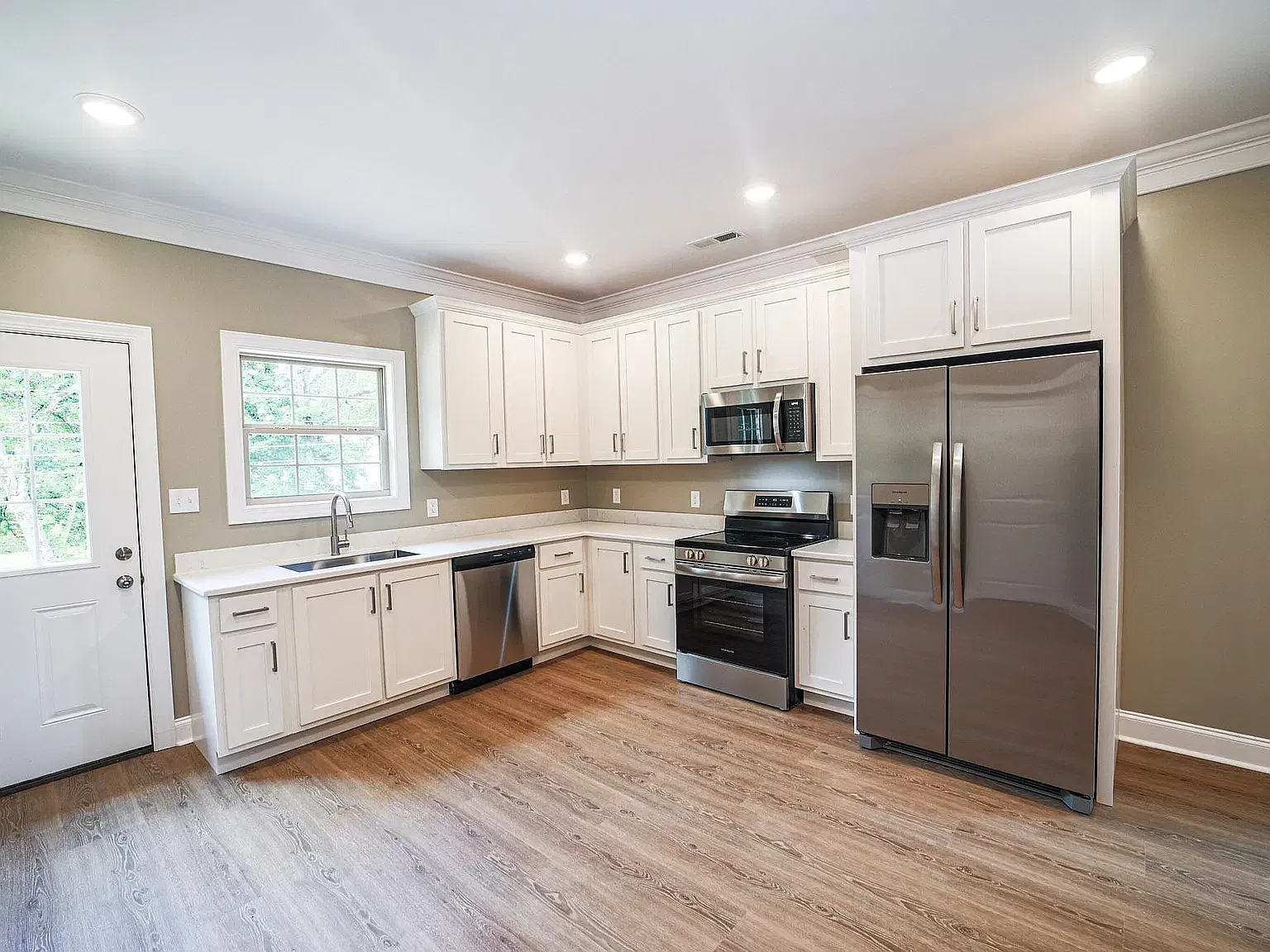 2 bed, 900 sqft, $1,500 — Photo 4