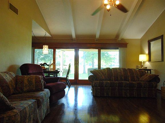 4th image of 303 Cypress Bend Dr