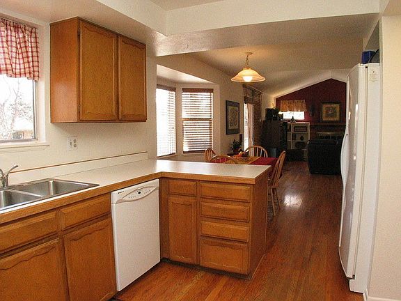 New oven/range in gorgeous kitchen