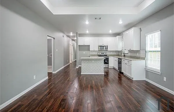 3 bed, 1800 sqft, $2,300 — Photo 2