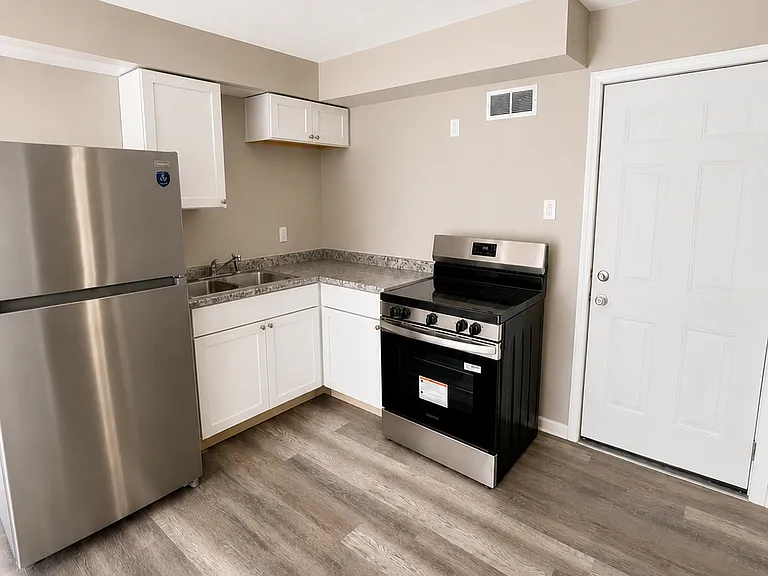 453 Plaza Ave — Photo 6