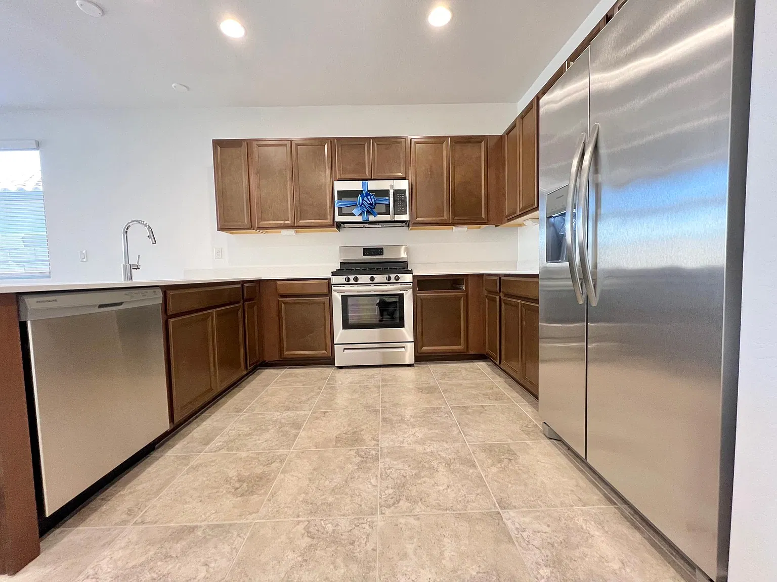 8946 W Rancho Dr — Photo 3