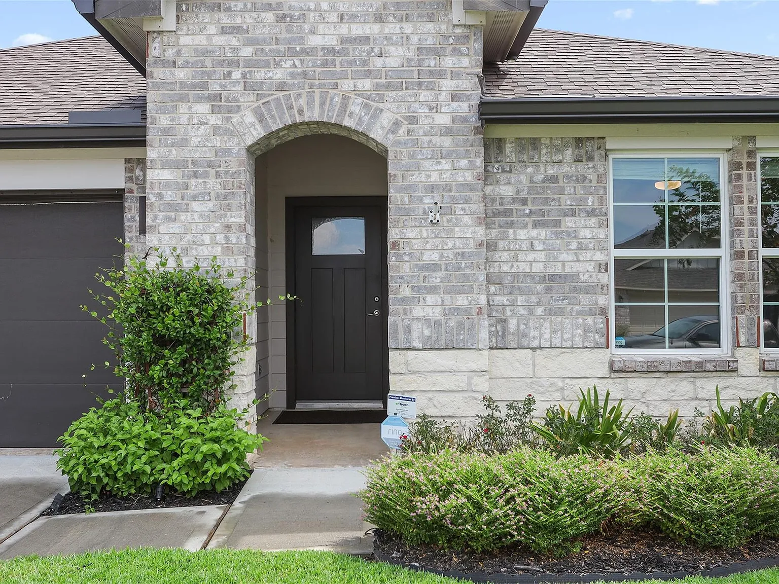 4 bed, 3.0 bath, 2045 sqft, $2,600 — Photo 4