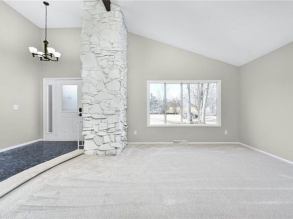 5th image of 6075 Bellevue Dr