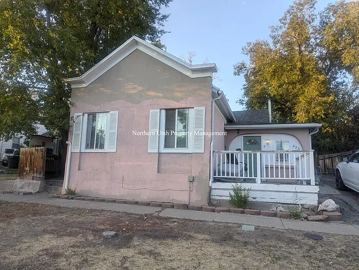 425 E 4th Ave #4