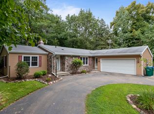 33 Parkview Dr, Appleton, WI 54913