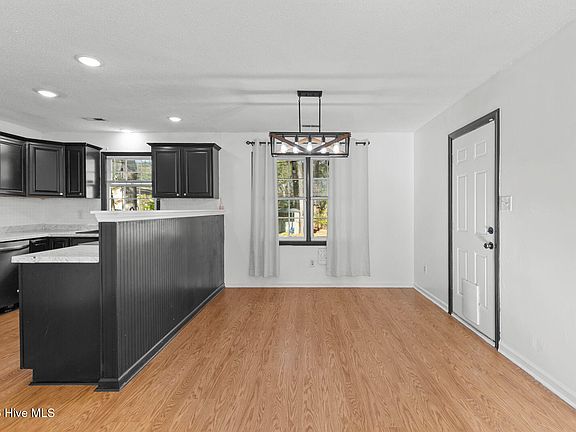 5th image of 429 Kenwood Drive