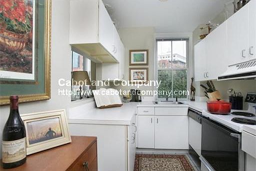 2nd image of 24 Yarmouth St