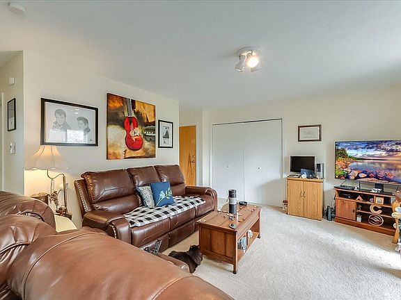 4th image of 1203-1205 Cliffside Dr