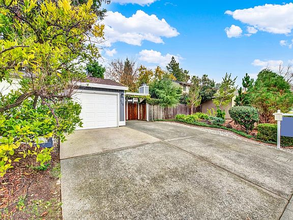 2nd image of 725 Pamplona Avenue