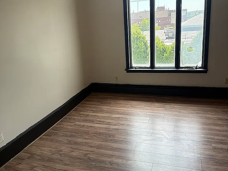 63 Read Ave #2 — Photo 11