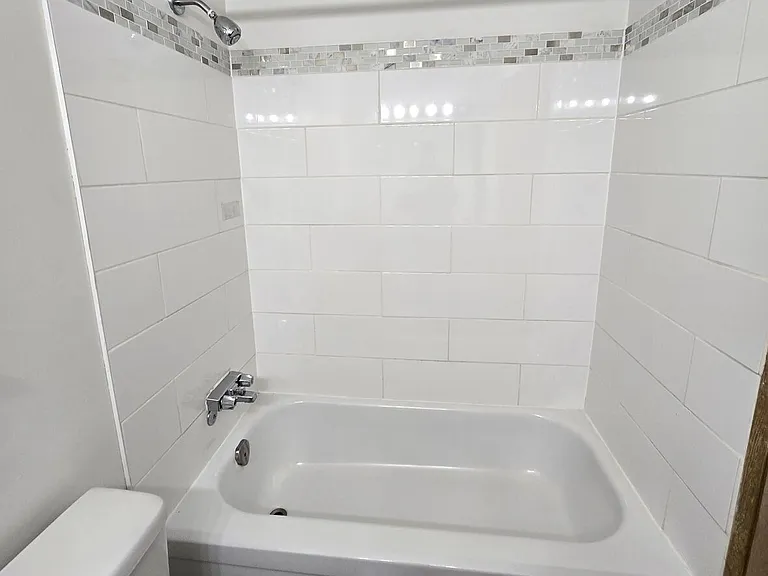 2460 Glen Eagle Cres #306 — Photo 11