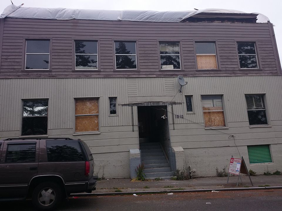 1st image of 1212 E Remington Ct