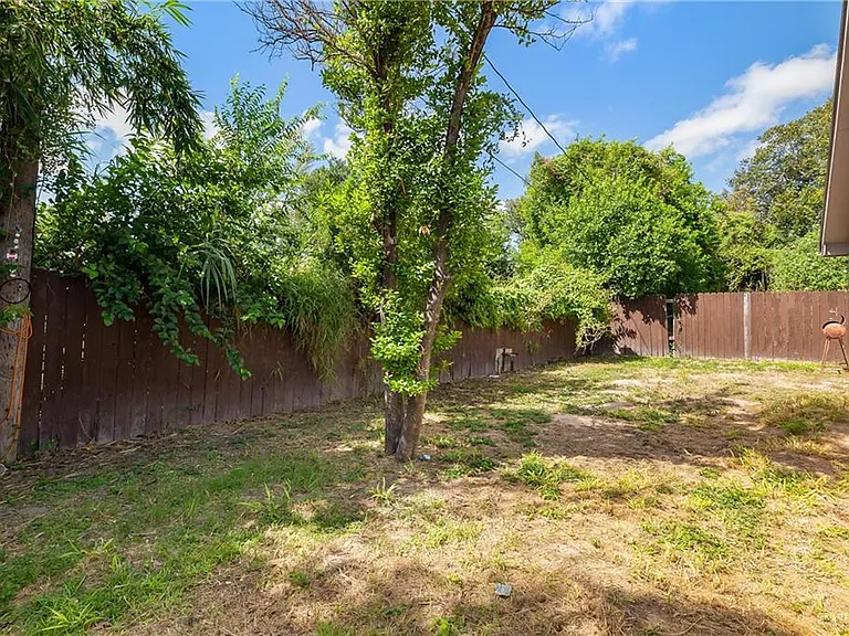 901 Galveston Ave #C — Photo 4