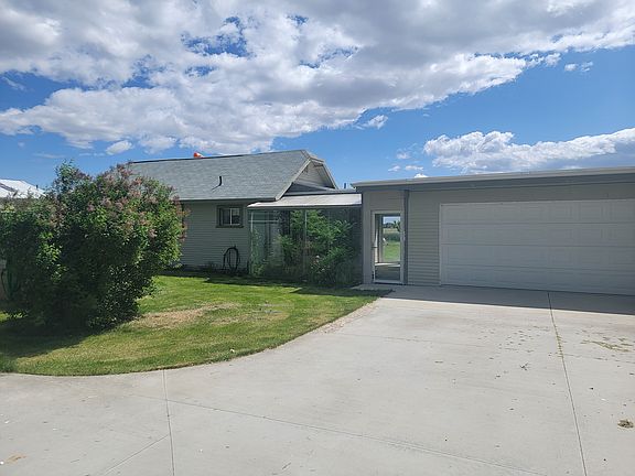 Cottage-breezeway-garage from driveway looking east