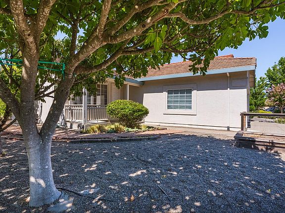2nd image of 1045 Ventana Drive