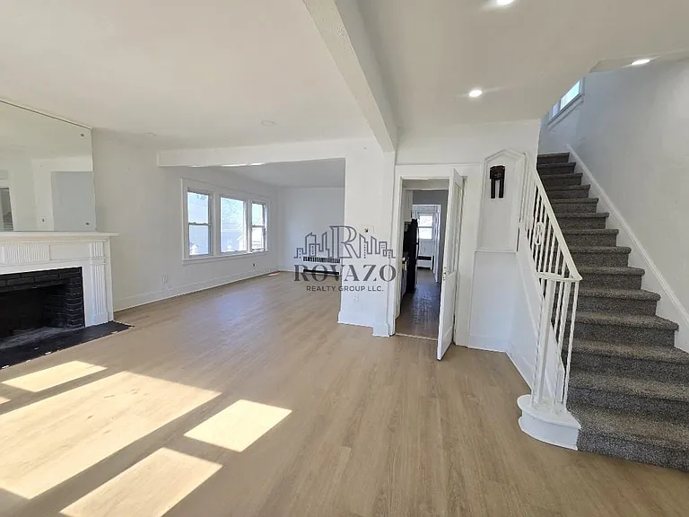 1580 Summit Ave — Photo 4