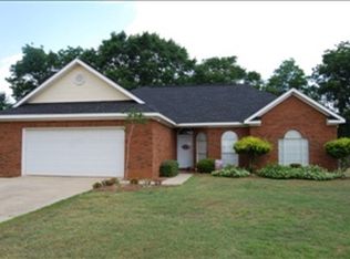 117 Huntington Dr, Headland, AL 36345