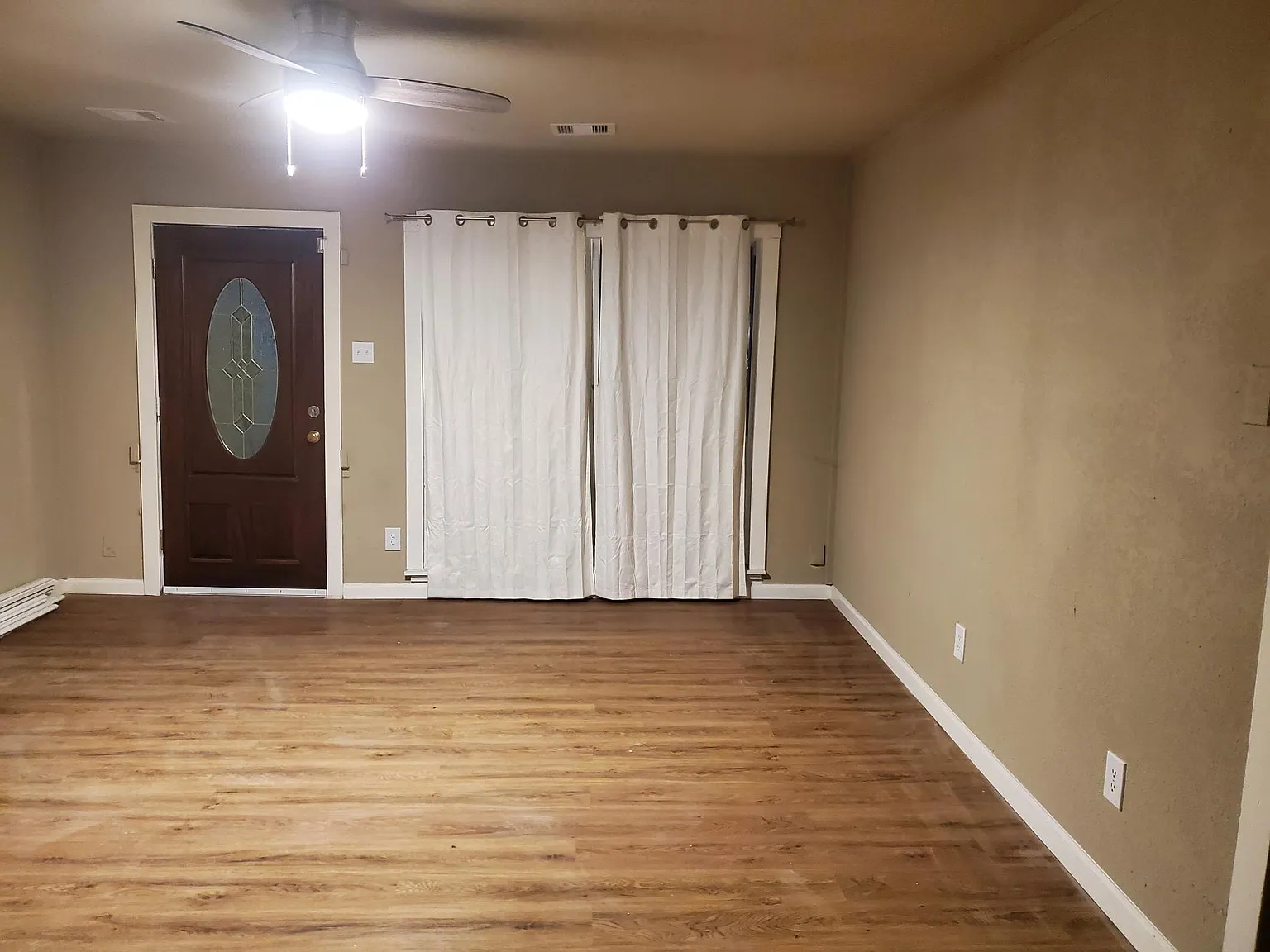 4 bed, 1380 sqft, $1,750 — Photo 1