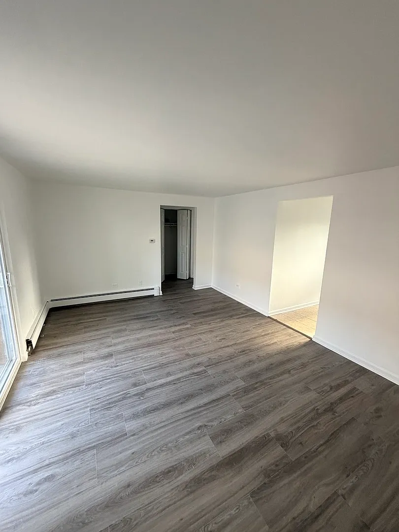 Building Photo - 5139 W 79th St #2