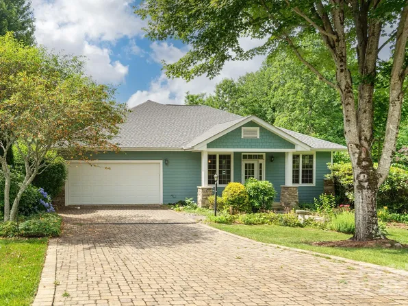 35 Stone Crest Ct, Flat Rock, NC 28731