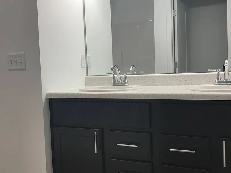 1062 W Holly St — Photo 38
