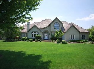 36W801 Whispering Trl, St Charles, IL 60175