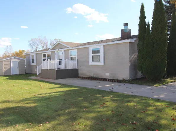 174 Meadow Ln, Port Huron, MI 48060