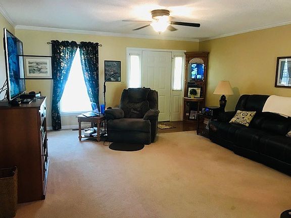 2nd image of 716 Oak St