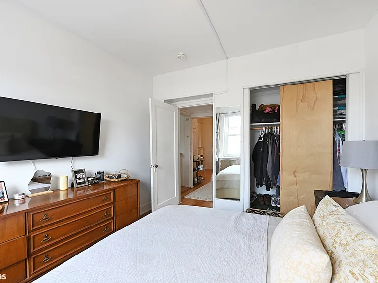 902 Park Ave #4 — Photo 11