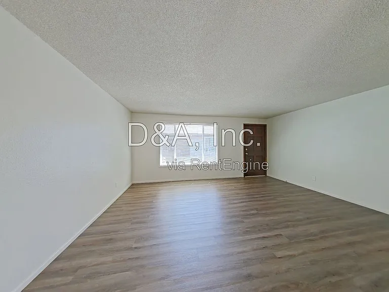 444 Ermine St SE — Photo 3