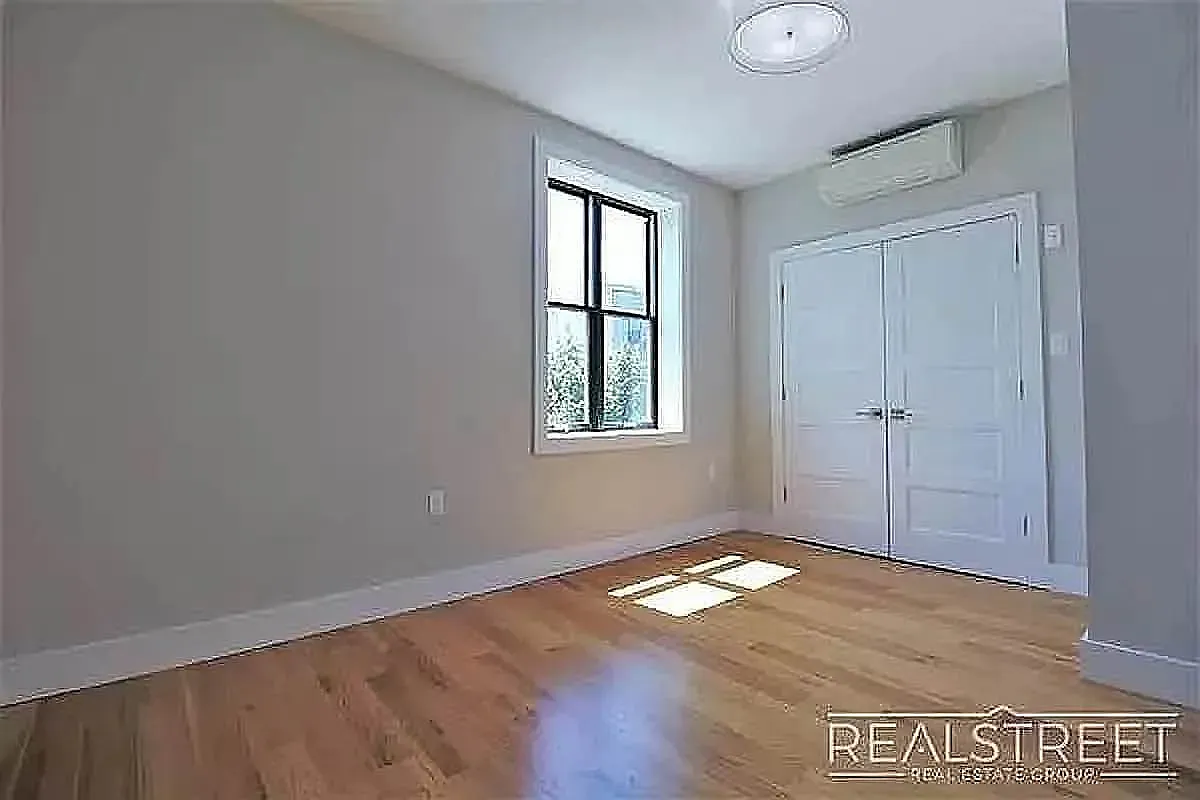 68 Somers Street — Photo 3