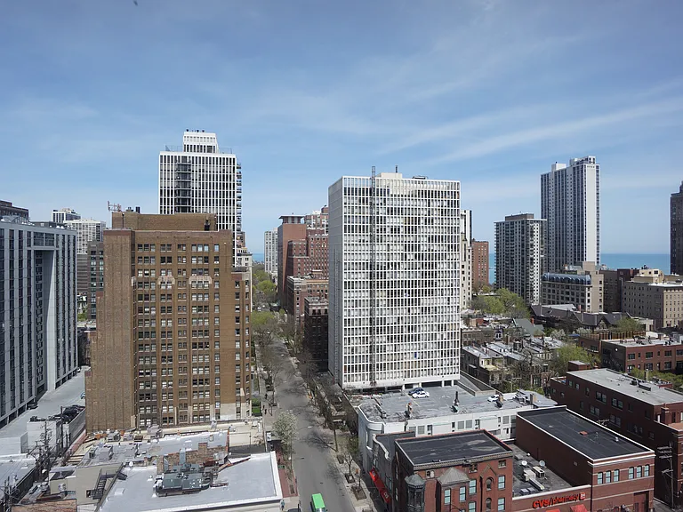 10 W Elm St — Photo 12
