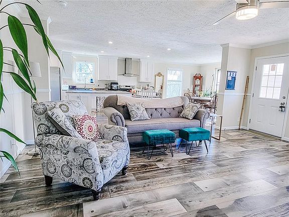5th image of 203 Linwood Dr