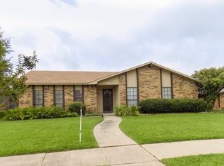 2210 Grapevine Ln, Carrollton, TX 75007