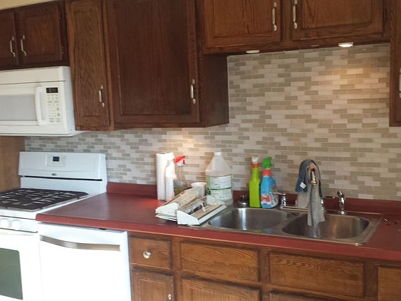 kitchen complete with all appliances,accent lighting and tile backsplash