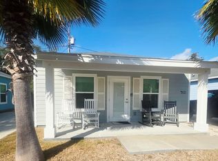 121 Oasis Cir, Rockport, TX 78382