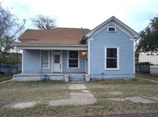 107 S Crockett Ave, Cameron, TX 76520