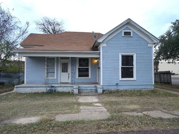 107 S Crockett Ave, Cameron, TX 76520