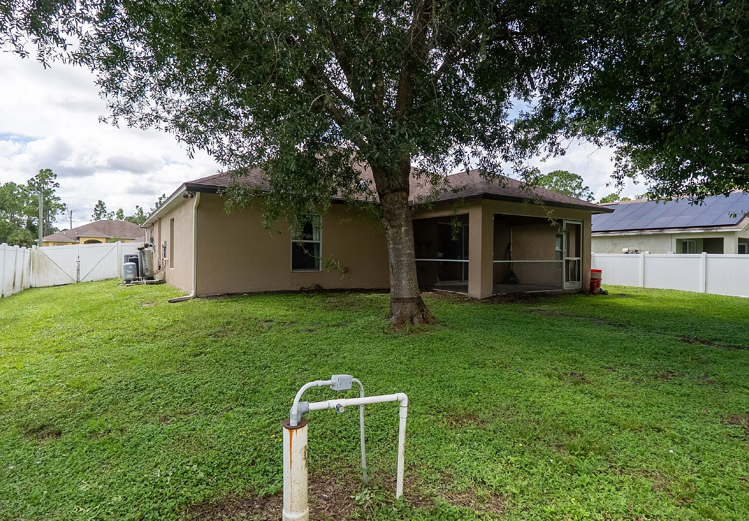3 bed, 2.0 bath, 1825 sqft, $2,350 — Photo 1