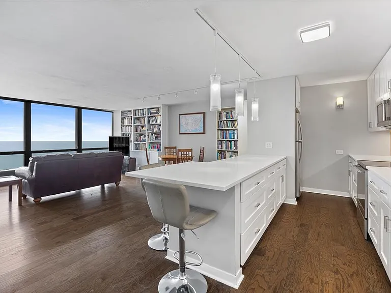 900 N Lake Shore Dr #1209 — Photo 2