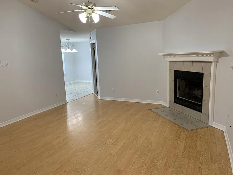 1475 Stanford Rd — Photo 2